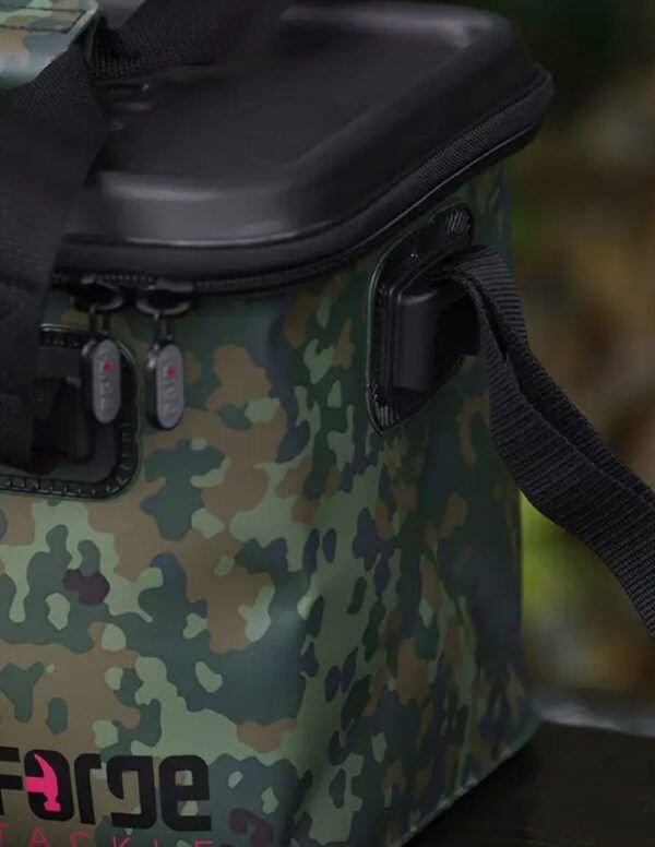 Forge Tackle EVA FTR Camo Bag L - Imagen 2