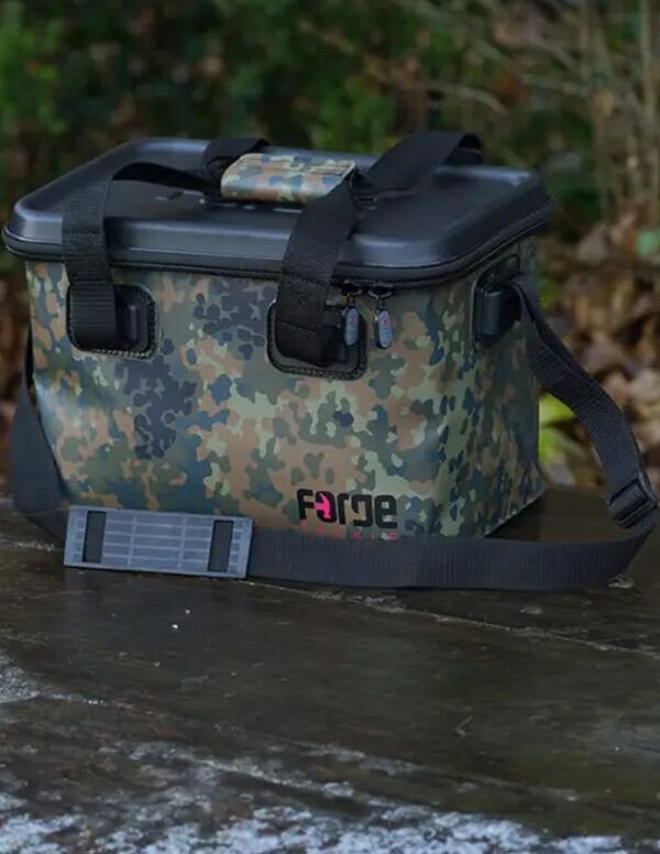 Forge Tackle EVA FTR Camo Bag L