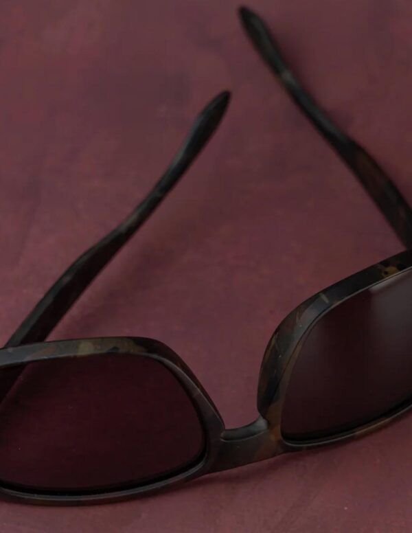 One More Cast Peeka Boo Sunglasses - Imagen 4