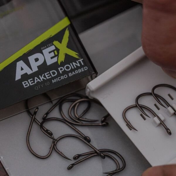 RidgeMonkey Ape-X Beaked Point Barbed Bulk Pack Size 4 (25 anzuelos por paquete) - Imagen 10